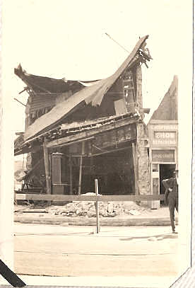 Building next to shoe shop in Santa Barbara destroyed, photography by Howard W. West Sr. 1925